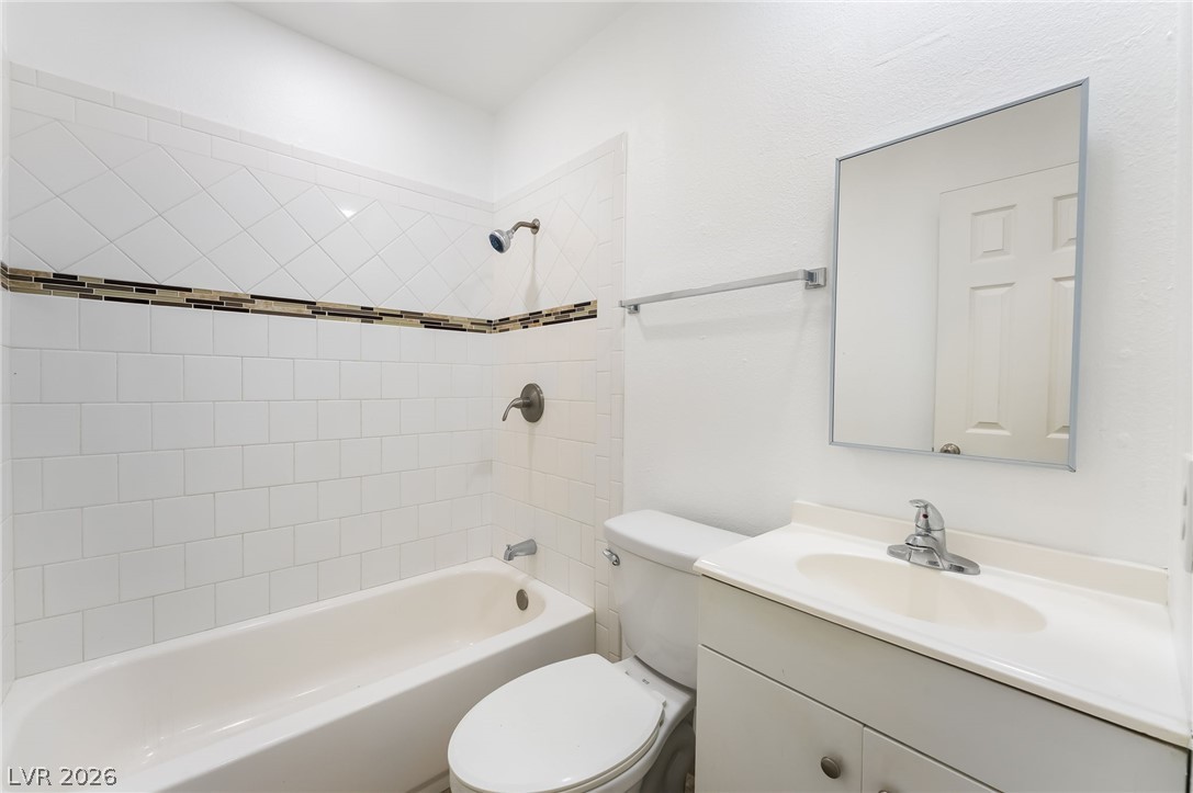 Photo 13 of 33, 209 N 13th Street