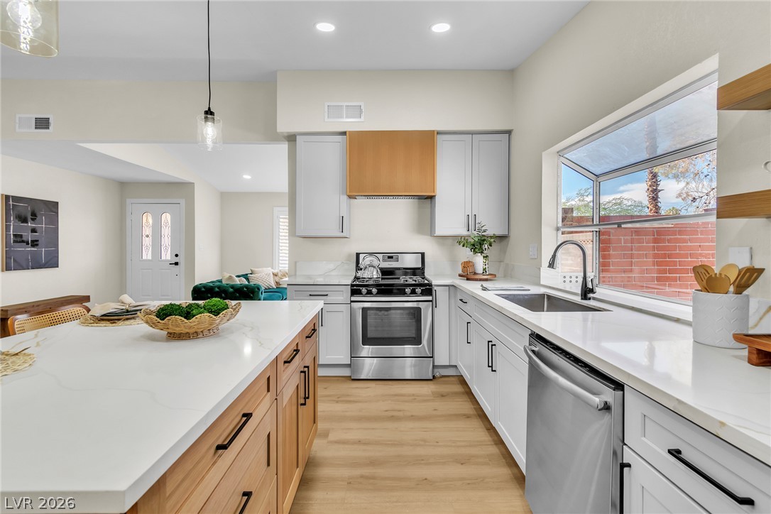 Photo 9 of 40, 5380 Stirrup Street