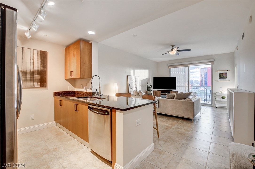 Photo 21 of 78, 200 W Sahara Avenue #1703