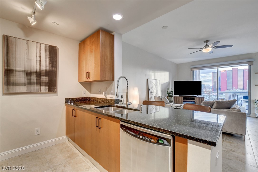 Photo 23 of 78, 200 W Sahara Avenue #1703