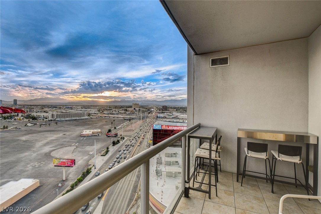 Photo 43 of 78, 200 W Sahara Avenue #1703