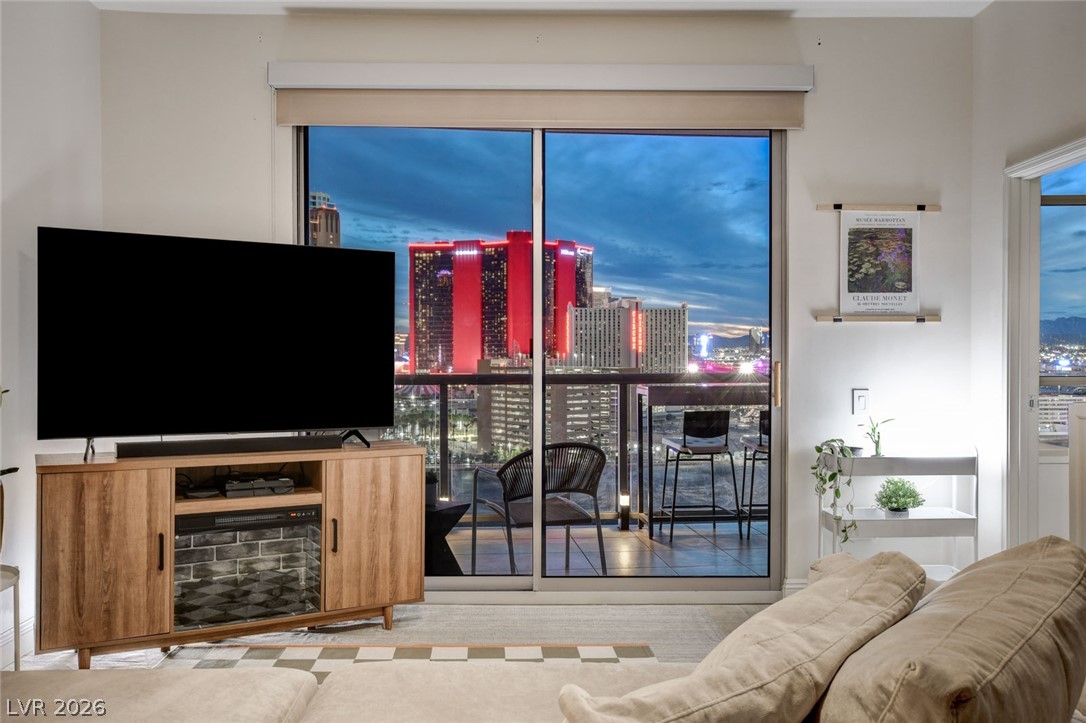 Photo 15 of 78, 200 W Sahara Avenue #1703
